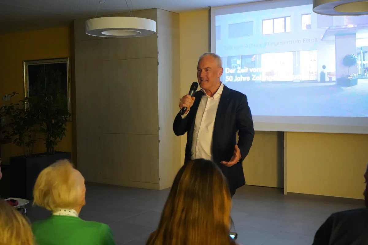 Tobias Diener bei der Premiere des Films «Der Zeit voraus» in der Zollinger Stiftung.